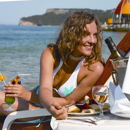 Üdülőközpont Rox 5*