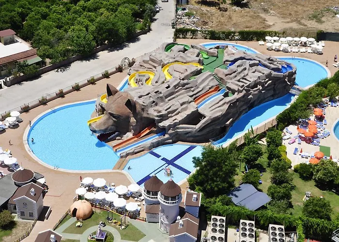 Semesteranläggning (resort) Rox 5*